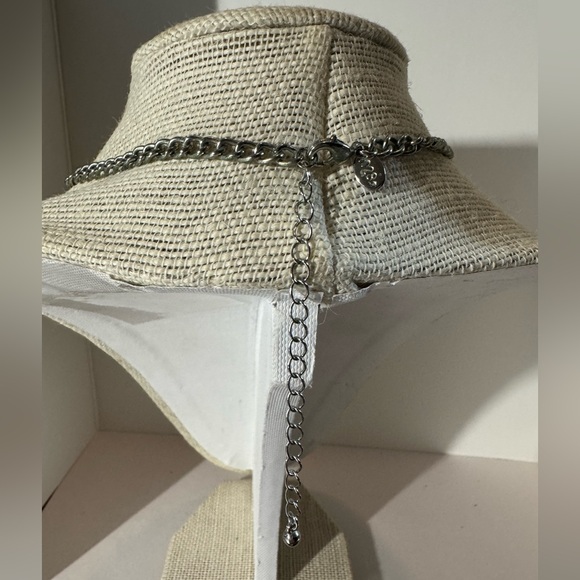 2028 Silvertone Blue Glass Pear Shaped Sapphire like Droplets Necklace. (D-C) - Picture 3 of 5